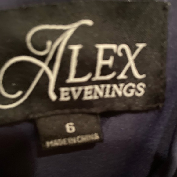 Formal dress - Picture 3 of 4